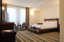 HOTEL AVENUE 4* HOTEL AVENUE 4*