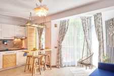 Luxuri Alz Luxuri Alz